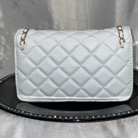 BADGLEY MISCHKA NWT CROSSBODY/CLUTCH - Picture 3 of 9